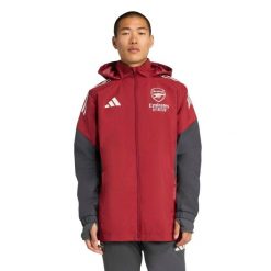 Kurtka dresowa zewnętrzna Arsenal 2025/26. Czerwone kurtki treningowe Adidas, bez wzorów, z dresówki, bez kaptura, do piłki nożnej. Za 411.50 zł.