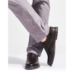 Ciemnobrązowe męskie półbuty. Brązowe eleganckie półbuty bez wzorów, bez obcasa, bez zapięcia. Za 181.89 zł.