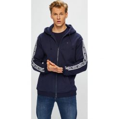 Tommy Jeans - Bluza. Bluzy z kapturem marki Tommy Jeans. W wyprzedaży za 319.90 zł.