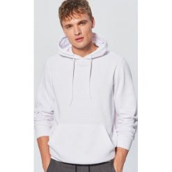 Gładka bluza z kapturem - Biały. Bluzy z kapturem marki Cropp. Za 79.99 zł.