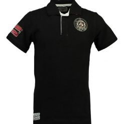 Koszulka polo "Kaytoo" w kolorze czarnym. Koszulki polo marki Geographical Norway Men, z haftami, z bawełny, polo, z krótkim rękawem. W wyprzedaży za 86.95 zł.