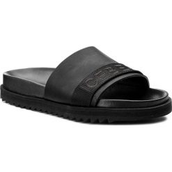 Klapki ICEBERG - 18EIU833 Seta Color Nero. Czarne klapki marki ICEBERG, z materiału. W wyprzedaży za 619.00 zł.
