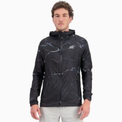 Męska kurtka przeciwwiatrowa do biegania w terenie TERRARUN WINDBREAKER. Czarne kurtki BODYCROSS, l, bez wzorów, z materiału, bez kaptura. Za 739.99 zł.