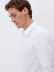 Bawełniana koszula regular fit - biały. Białe koszule Reserved, l, bez wzorów, z bawełny, bez kołnierzyka, bez ramiączek. W wyprzedaży za 129.99 zł.