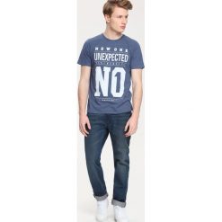 T-SHIRT KRÓTKI RĘKAW MĘSKI Z NADRUKIEM. T-shirty TOP SECRET. W wyprzedaży za 29.99 zł.