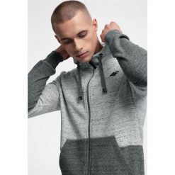 Bluza męska BLM303 - szary melanż. Bluzy z kapturem marki 4F. W wyprzedaży za 99.99 zł.