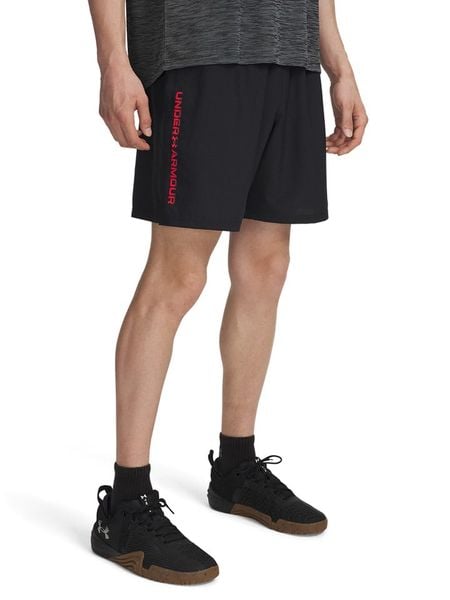 Under Armour Szorty funkcyjne w kolorze czarnym rozmiar: XL. Czarne szorty Under Armour, xl, bez wzorów, z materiału. Za 84.21 zł.