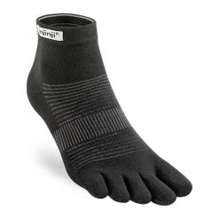Skarpetki Injinji Lightweight Mini-Crew. Szare skarpety Injinji, bez wzorów, ze skóry. Za 132.00 zł.