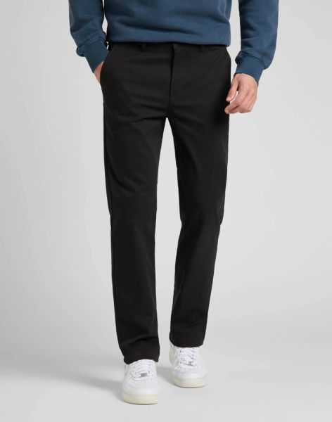 MESKIE SPODNIE MATERIAŁOWE LEE REGULAR CHINO BLACK 112322422. Czarne eleganckie spodnie Lee, l, bez wzorów, z materiału. Za 219.99 zł.