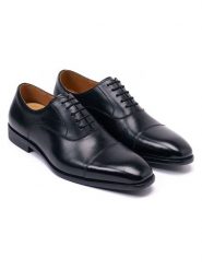 British Passport Skórzane trzewiki w kolorze czarnym rozmiar: 46. Czarne botki sznurowane British Passport, bez wzorów, bez obcasa, bez zapięcia. Za 448.99 zł.