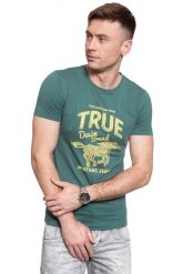 MUSTANG T SHIRT Aaron C Print 1009506 6430. T-shirty Mustang, m, bez wzorów, bez kołnierzyka, bez ramiączek. Za 69.99 zł.