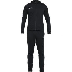Nike Performance DRY SUIT Dres black/white. Komplety dresowe marki Lacoste Sport. Za 399.00 zł.