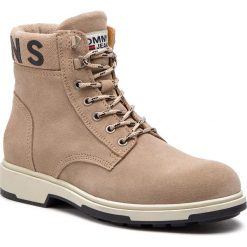 Kozaki TOMMY JEANS - Suede Boot EM0EM00235 Desert Sand 932. Kozaki marki Tommy Jeans. Za 599.00 zł.