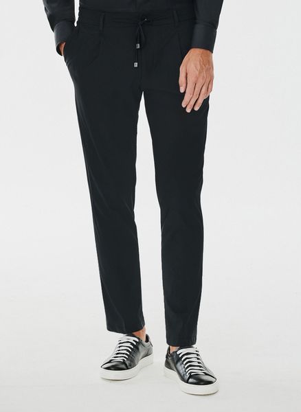 PAKO LORENTE – Spodnie garniturowe w kolorze czarnym. Czarne eleganckie spodnie Pako Lorente, z elastanu. Za 199.99 zł.