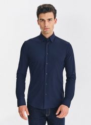 PAKO LORENTE – Granatowa koszula męska. Koszule Pako Lorente, l, bez wzorów, z elastanu, bez kołnierzyka, bez ramiączek. Za 299.99 zł.