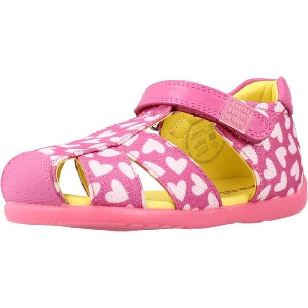 Sandały AGATHA RUIZ DE LA PRADA 212900 Rose. Czerwone sandały AGATHA RUIZ DE LA PRADA, ze skóry, bez zapięcia. Za 120.99 zł.
