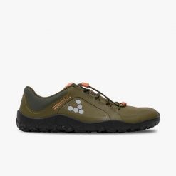 Męskie trailowe buty barefoot PRIMUS TRAIL III ALL WEATHER FG MENS DARK OLIVE. Zielone buty turystyczne VIVOBAREFOOT, bez wzorów, z materiału, bez zapięcia, do biegania. Za 499.00 zł.