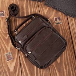 Saszetka męska na ramię skórzana elegancka do pracy praktyczna brązowa Paolo Peruzzi T-128-BR. Brązowe torby na ramię bez wzorów, z materiału, do ręki, małe, bez dodatków. Za 229.99 zł.