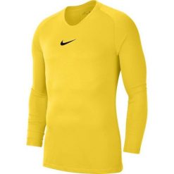 Koszulka Termoaktywna Juniorska Nike First Layer. Niebieskie bielizna termoaktywna Nike, bez wzorów, bez ramiączek, do piłki nożnej. Za 98.00 zł.