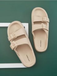 Klapki - beżowy. Brązowe klapki Sinsay. Za 49.99 zł.