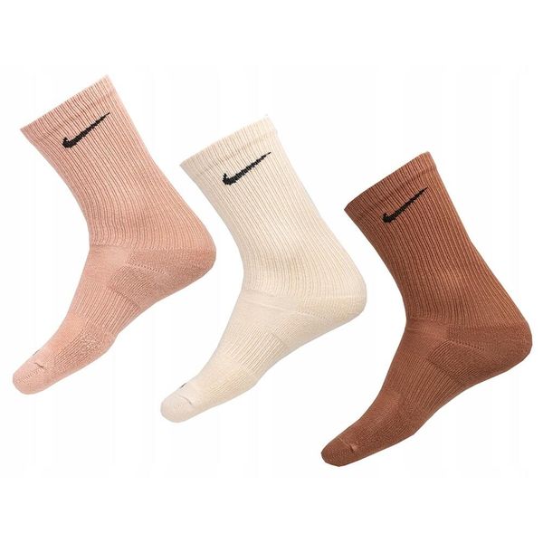 Skarpety Nike Everyday Cushioned 3 pary kolorowe. Brązowe skarpety Nike, bez wzorów. Za 70.99 zł.