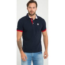 Koszulka polo "Open" - Regular fit - w kolorze granatowym. Koszulki polo marki Sir Raymond Taylor, z haftami, z bawełny, polo, z krótkim rękawem. W wyprzedaży za 86.95 zł.