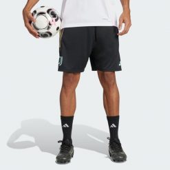 Szorty Juventus Tiro 25 Competition Training. Czarne szorty Adidas, bez wzorów, sportowe. W wyprzedaży za 179.00 zł.