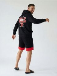 Bluza z kapturem z nadrukiem Chicago Bulls NBA - czarny. Czarne bluzy z kapturem Sinsay, l, bez wzorów, z kapturem. Za 99.99 zł.