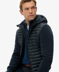 Superdry Kurtka Hooded Storm Fleece Hybrid – Ocieplany przód, rękawy z polaru. Niebieskie kurtki Superdry, xl, bez wzorów, z polaru, bez kaptura. Za 559.35 zł.