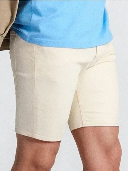 Szorty jeansowe slim - kremowy. Białe krótkie spodenki sportowe Sinsay, l, bez wzorów, z jeansu. W wyprzedaży za 24.99 zł.