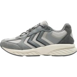 Sneakersy Hummel Reach Lx 6000 Urban. Szare buty sportowe casual Hummel, bez wzorów, bez zapięcia. Za 447.50 zł.