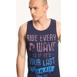 T-SHIRT BEZ RĘKAWÓW MĘSKI Z NADRUKIEM. T-shirty sportowe marki TOP SECRET. W wyprzedaży za 29.99 zł.