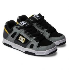 Buty na deskorolkę męskie DC Stag. Szare buty turystyczne DC Shoes, bez wzorów, z materiału, bez zapięcia, trekkingowe. Za 426.50 zł.