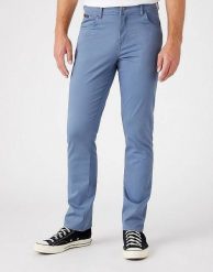 WRANGLER TEXAS SLIM MĘSKIE SPODNIE MATERIAŁOWE BLUE MIRAGE W12SEAXOD 112145793. Niebieskie spodnie materiałowe Wrangler, l, bez wzorów, z materiału. Za 209.99 zł.