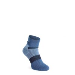 Skarpety turystyczne Inov-8 Merino Mid Sock. Niebieskie skarpety Inov-8, bez wzorów. Za 65.99 zł.