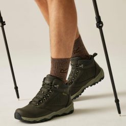 Męskie wodoodporne buty trekkingowe Amble. Brązowe buty turystyczne Regatta, bez wzorów, ze skóry, bez zapięcia, trekkingowe. Za 269.99 zł.