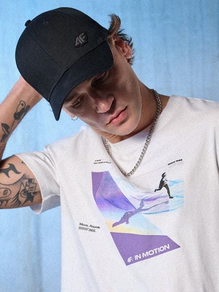 4F Czapka z daszkiem strapback męska - czarna L/XL (60cm). Czarne czapki z daszkiem 4F, bez wzorów, z bawełny. Za 69.99 zł.