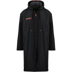 Płaszcz ZONE3 Recycled Robe Parka. Brązowe szlafroki ZONE3, l, bez wzorów, bez ramiączek, bez kaptura. Za 499.99 zł.