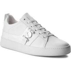 Sneakersy VERSACE COLLECTION - V900712 VM00397 V994N Bianco/Bianco/Bianco/F. Białe buty sportowe casual marki Versace Collection, z lakierowanej skóry. W wyprzedaży za 1,129.00 zł.