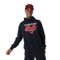 Bluza męska New Era NBA Graphic OS Hoody Chicago Bulls. Czarne bluzy New Era, m, bez wzorów, bez kaptura. Za 249.99 zł.