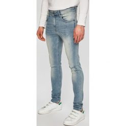Guess Jeans - Jeansy Chris. Niebieskie jeansy Guess Jeans, m. Za 449.90 zł.