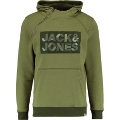 Jack & Jones JCOKALVO HOOD CAMP Bluza z kapturem capulet olive. Bluzy z kapturem marki Jack & Jones, m, z bawełny, z kapturem. Za 149.00 zł.