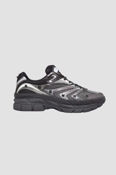 VALENTINO GARAVANI Czarne sneakersy LOW-TOP, Rozmiar 42. Czarne buty sportowe casual Valentino Garavani, bez wzorów, bez zapięcia. W wyprzedaży za 2,565.99 zł.