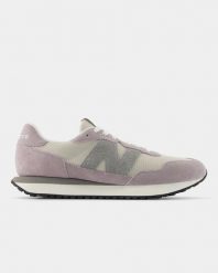 Buty klasyczne męskie New Balance 237 Lifestyle (M2379XU). Czerwone sztyblety New Balance, bez wzorów, bez obcasa, bez zapięcia. Za 309.00 zł.