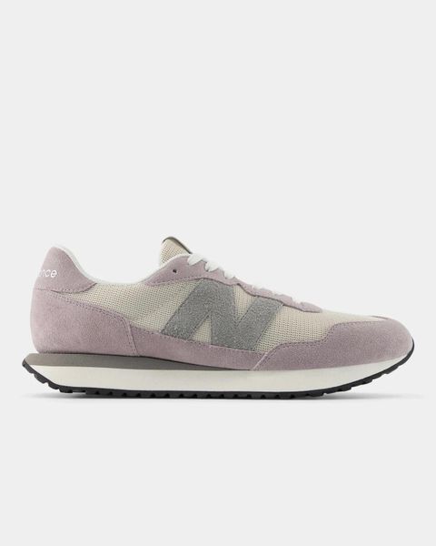 Buty klasyczne męskie New Balance 237 Lifestyle (M2379XU). Czerwone sztyblety New Balance, bez wzorów, bez obcasa, bez zapięcia. Za 309.00 zł.
