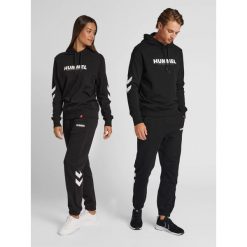 Jogging Hummel Legacy. Czarne szorty Hummel, xs, bez wzorów, z materiału, sportowe. Za 144.50 zł.