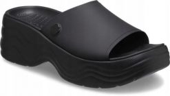 Klapki Dla Dorosłych Crocs Skyline Slide. Czarne klapki Crocs, z materiału. Za 197.99 zł.