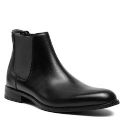 Sztyblety Clarks. Czarne botki sznurowane Clarks, bez wzorów, bez obcasa, bez zapięcia. Za 629.99 zł.