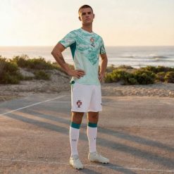 Męskie szorty reprezentacji Portugalii 2026 PUMA. Białe krótkie spodenki sportowe Puma, m, bez wzorów, z materiału. Za 242.00 zł.