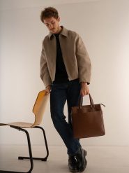 Maison héritage PARIS Skórzana torebka "Ethan" w kolorze jasnobrązowym - 31 x 32 x 8 cm rozmiar: onesize. Brązowe torby na ramię maison héritage PARIS, bez wzorów, z materiału, na ramię, małe, bez dodatków. Za 404.99 zł.